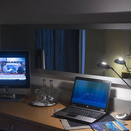 Felicity Garni ブラチスラヴァ