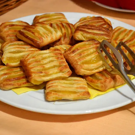 ホテル Felicity Garni 3*