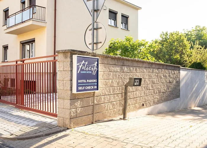 Hotel Felicity Garni 3*