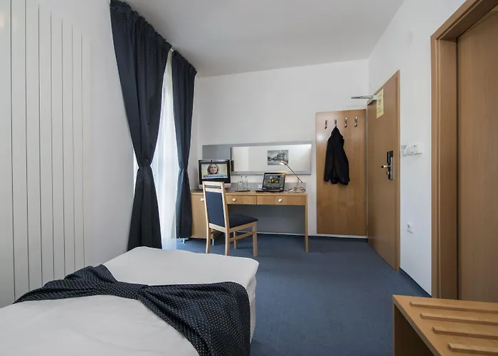 Felicity Garni Hotel