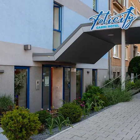Felicity Garni Hotell
