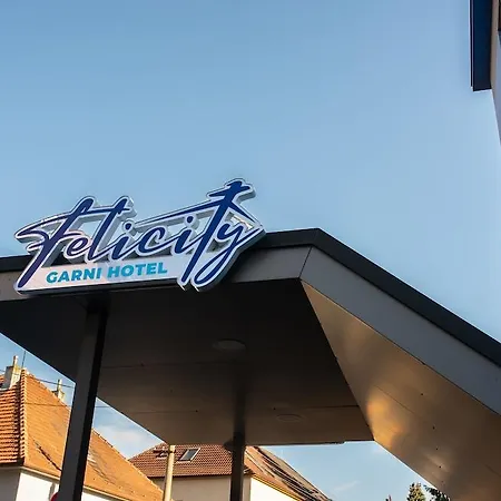 Felicity Garni Hotell