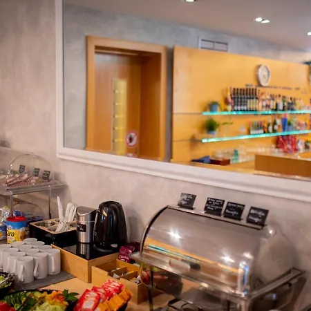 מלון Felicity Garni