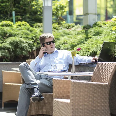 מלון Felicity Garni 3*