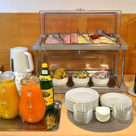 Felicity Garni מלון 3*