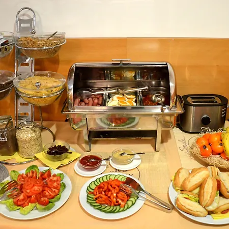 Felicity Garni מלון