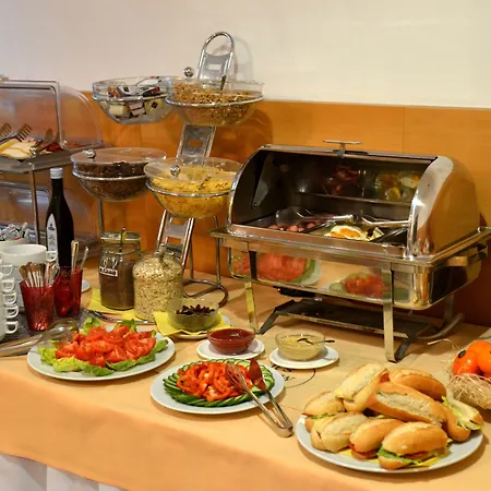 Felicity Garni 3* ברטיסלאבה